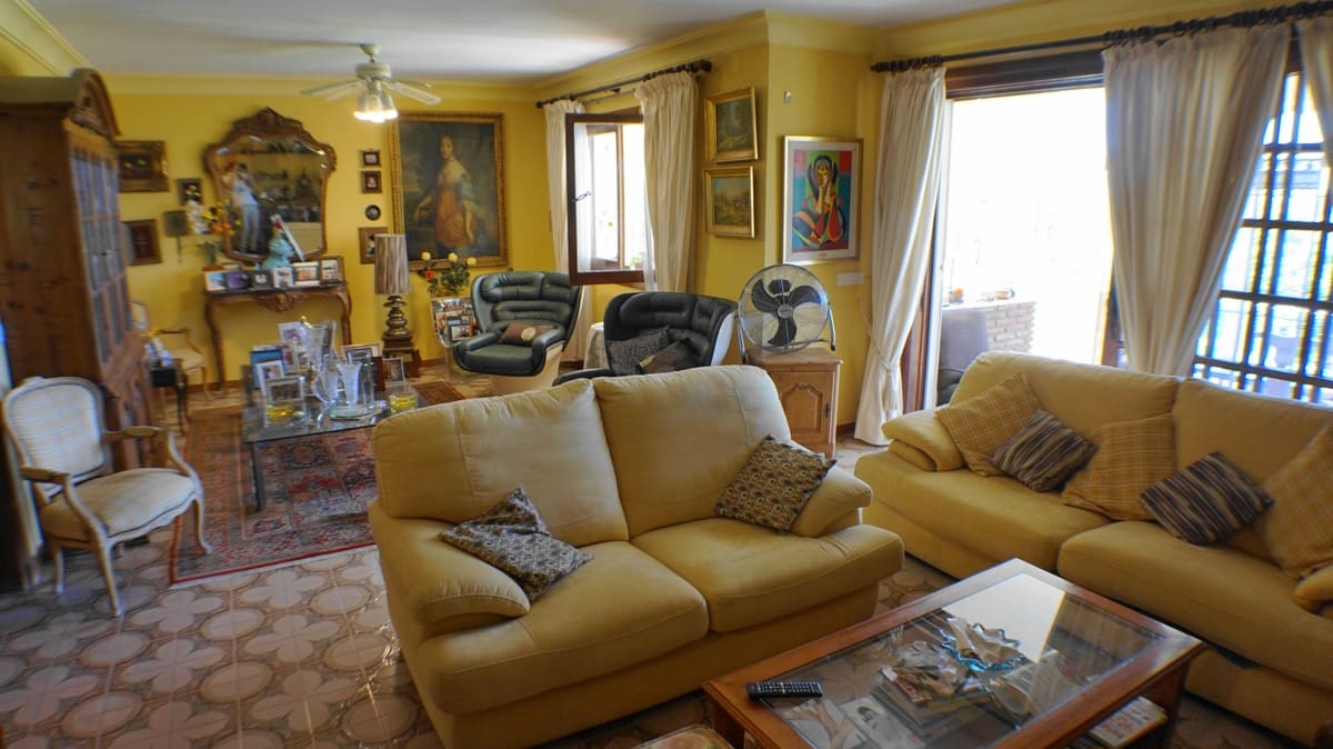 6 soveværelse Villa til salg i Fuengirola med swimmingpool garage - € 850.000 (Ref: 5533587)