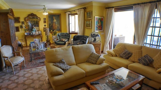 6 bedroom Villa for sale in Fuengirola with pool garage - € 850,000 (Ref: 5533587)