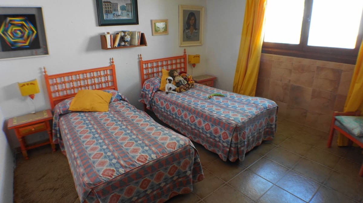 6 soveværelse Villa til salg i Fuengirola med swimmingpool garage - € 850.000 (Ref: 5533587)