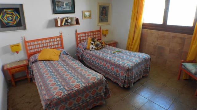 6 bedroom Villa for sale in Fuengirola with pool garage - € 850,000 (Ref: 5533587)