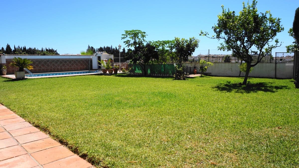 6 soveværelse Villa til salg i Fuengirola med swimmingpool garage - € 850.000 (Ref: 5533587)