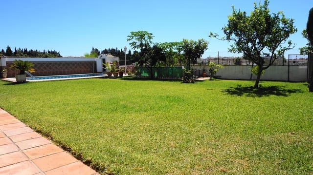 6 bedroom Villa for sale in Fuengirola with pool garage - € 850,000 (Ref: 5533587)