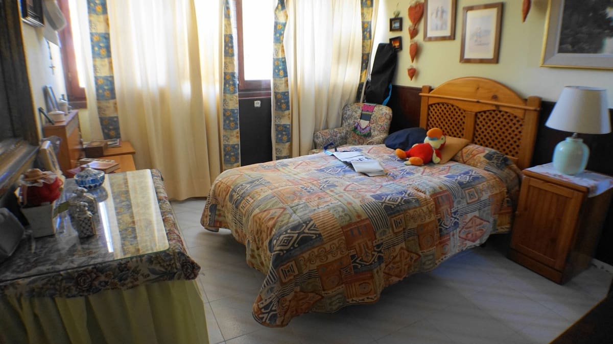 6 soveværelse Villa til salg i Fuengirola med swimmingpool garage - € 850.000 (Ref: 5533587)