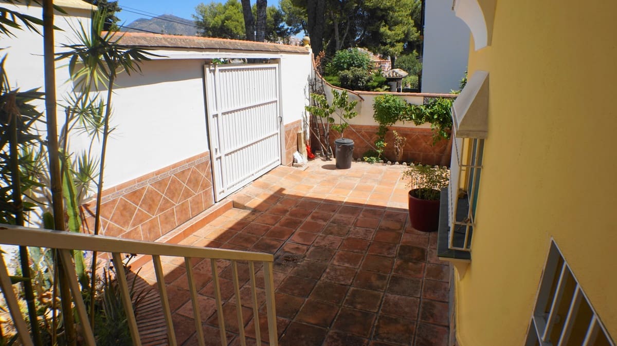 6 soveværelse Villa til salg i Fuengirola med swimmingpool garage - € 850.000 (Ref: 5533587)