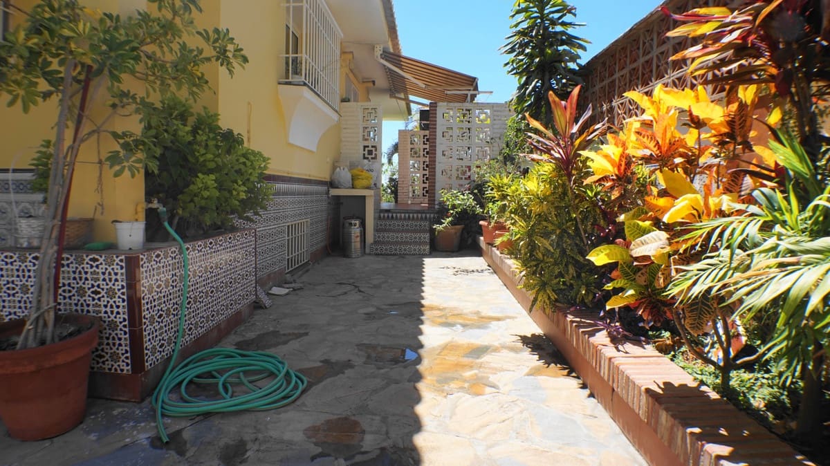 6 soveværelse Villa til salg i Fuengirola med swimmingpool garage - € 850.000 (Ref: 5533587)