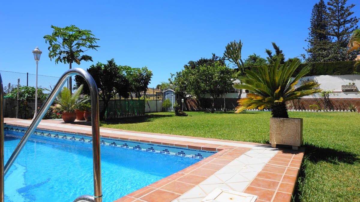 6 soveværelse Villa til salg i Fuengirola med swimmingpool garage - € 850.000 (Ref: 5533587)