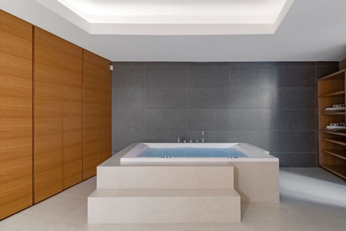 6 bedroom Villa for sale in Marbella with pool garage - € 6,500,000 (Ref: 5953936)