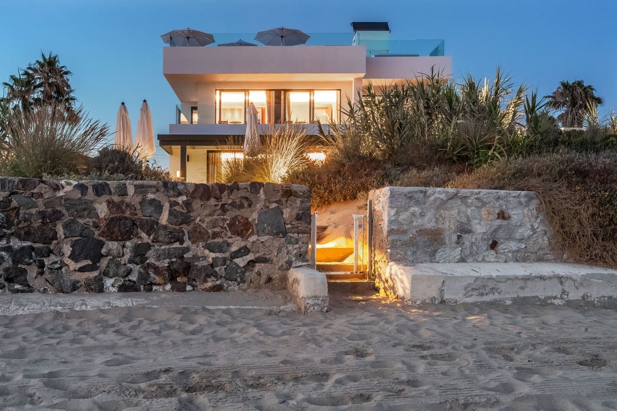 6 bedroom Villa for sale in Marbella with pool garage - € 6,500,000 (Ref: 5953936)