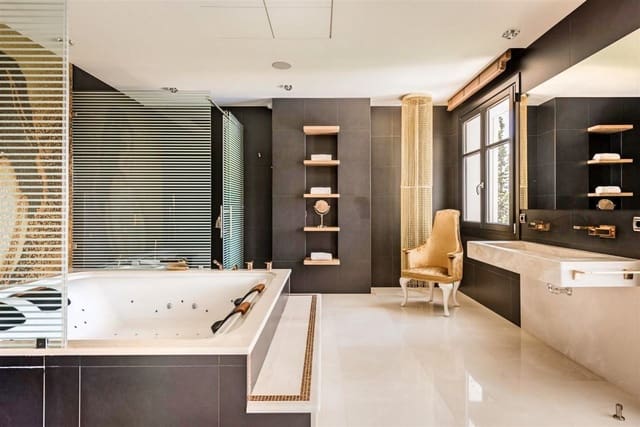 7 Zimmer Villa zu verkaufen in Marbella mit Pool Garage - 9.500.000 € (Ref: 6074569)