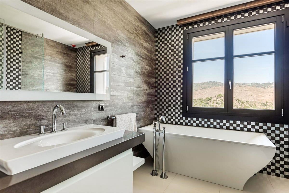 7 bedroom Villa for sale in Marbella with pool garage - € 9,500,000 (Ref: 6074569)