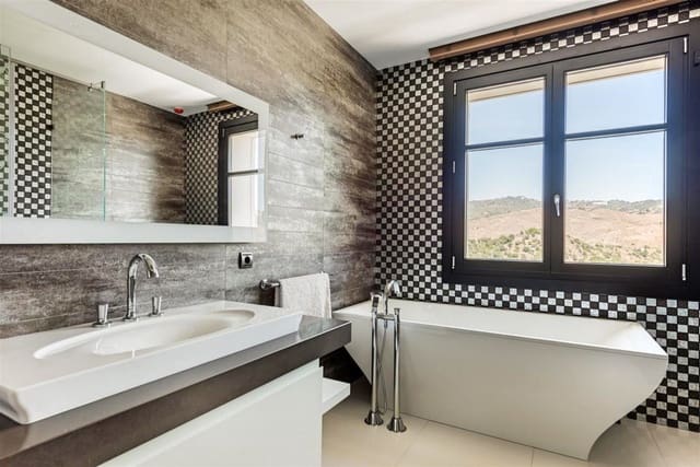 7 Zimmer Villa zu verkaufen in Marbella mit Pool Garage - 9.500.000 € (Ref: 6074569)