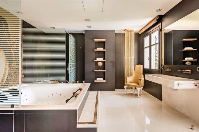 7 sypialnia Willa na sprzedaż w Marbella z basenem garażem - 9 500 000 € (Ref: 6074569)