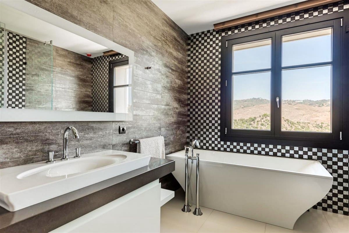 7 bedroom Villa for sale in Marbella with pool garage - € 9,500,000 (Ref: 6074569)