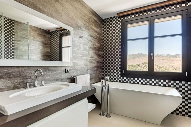 7 sypialnia Willa na sprzedaż w Marbella z basenem garażem - 9 500 000 € (Ref: 6074569)