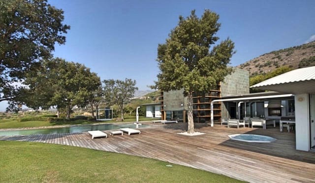 Chalet de 4 habitaciones en Fuengirola en venta con piscina - 4.975.000 € (Ref: 6492039)