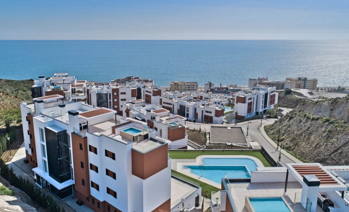 3 bedroom Apartment for sale in Fuengirola with pool garage - € 699,000 (Ref: 6680015)