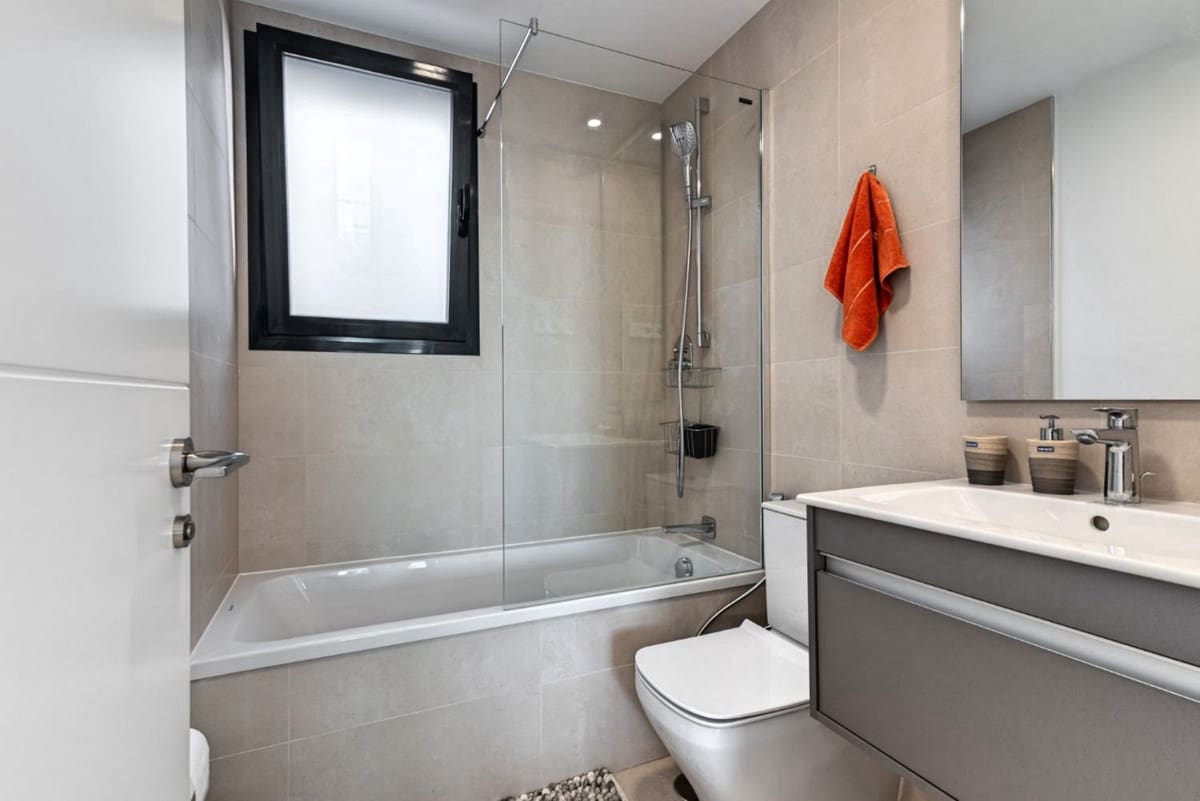 3 bedroom Apartment for sale in Fuengirola with pool garage - € 699,000 (Ref: 6680015)