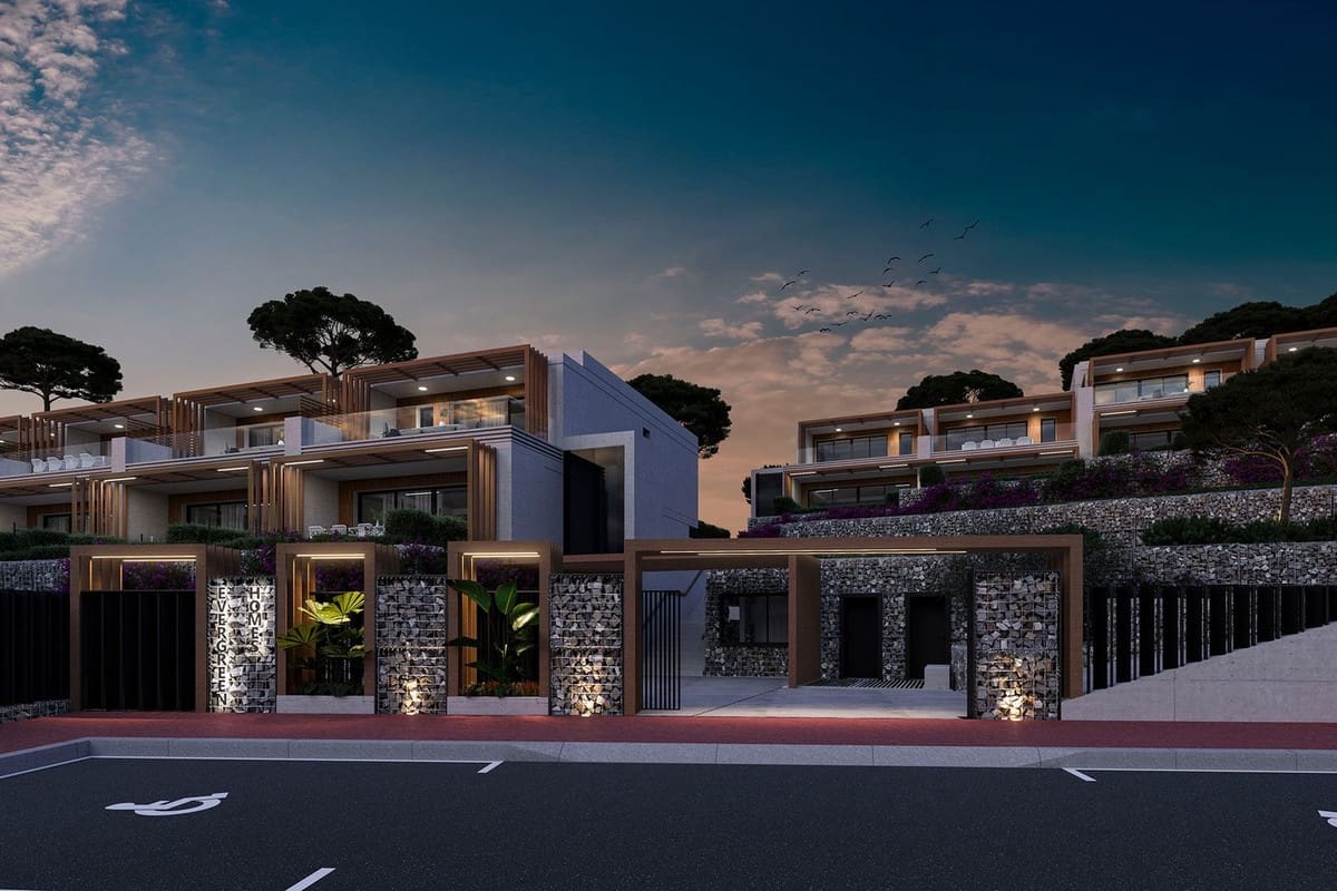 4 bedroom Townhouse for sale in El Chaparral with pool garage - € 766,000 (Ref: 7123923)