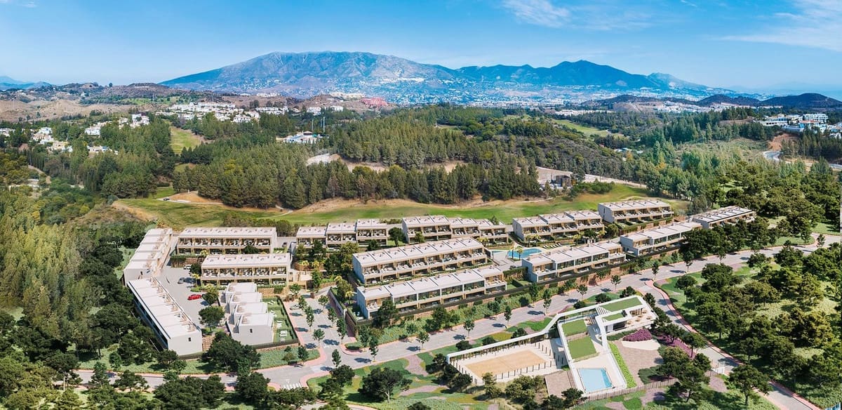 4 bedroom Townhouse for sale in El Chaparral with pool garage - € 766,000 (Ref: 7123923)