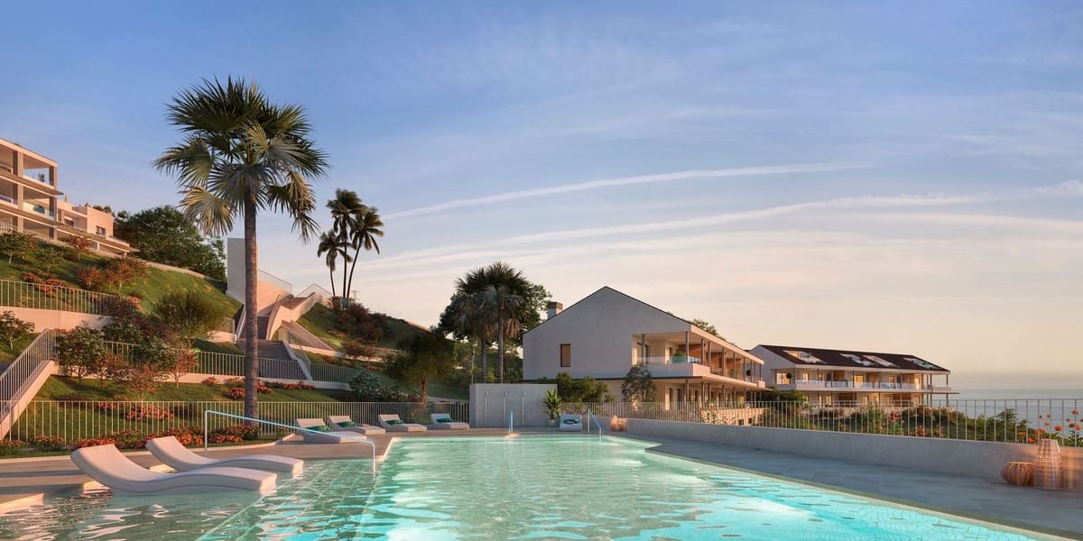 2 bedroom Penthouse for sale in Benalmadena with pool garage - € 598,000 (Ref: 7593348)