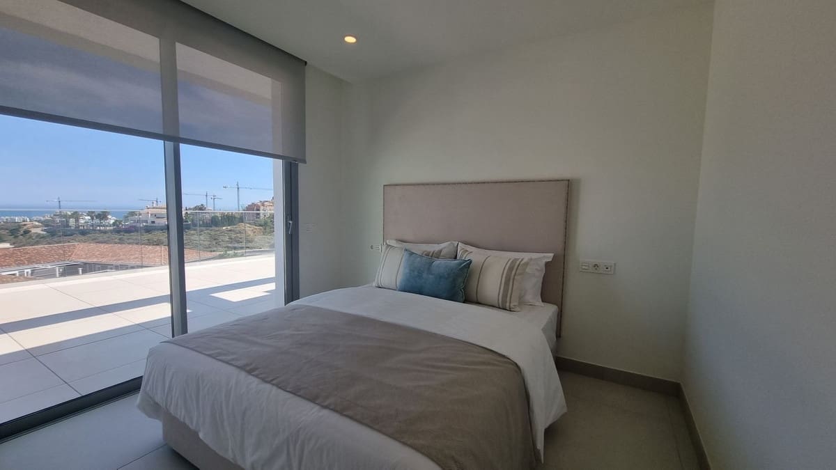 2 makuuhuone Kattohuoneisto myytävänä paikassa La Cala de Mijas mukana uima-altaan 
autotalli - 895 000 € (Ref: 7804601)