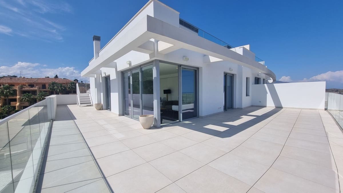 2 makuuhuone Kattohuoneisto myytävänä paikassa La Cala de Mijas mukana uima-altaan 
autotalli - 895 000 € (Ref: 7804601)