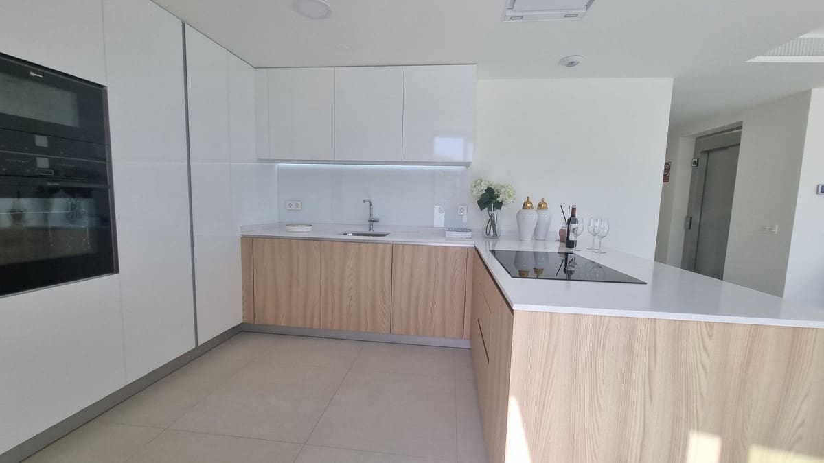 2 makuuhuone Kattohuoneisto myytävänä paikassa La Cala de Mijas mukana uima-altaan 
autotalli - 895 000 € (Ref: 7804601)