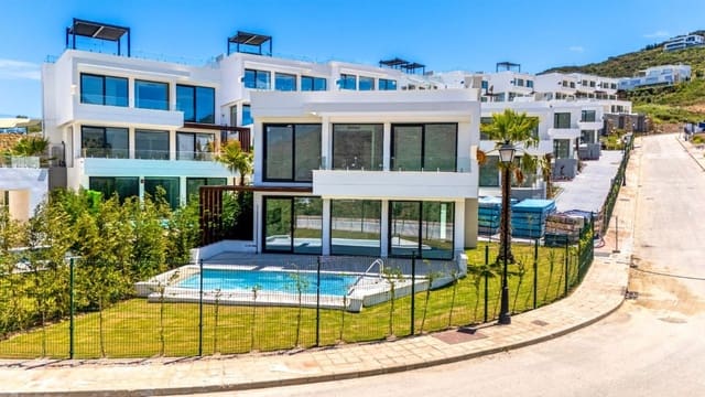 Chalet de 4 habitaciones en Mijas Costa, Mijas en venta con piscina garaje - 1.150.000 € (Ref: 7849377)