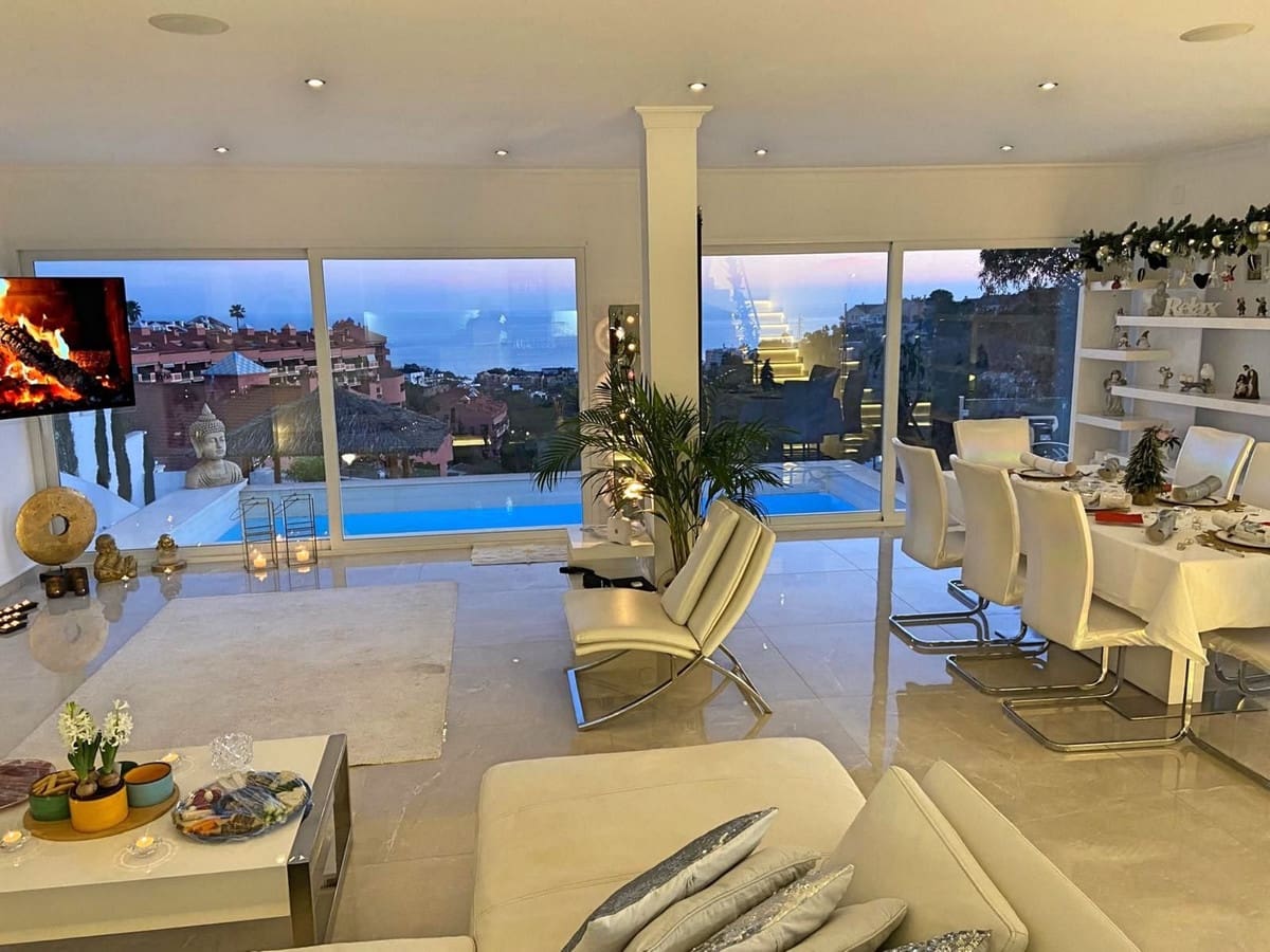 4 soveværelse Villa til salg i Fuengirola med swimmingpool garage - € 1.295.000 (Ref: 8262939)