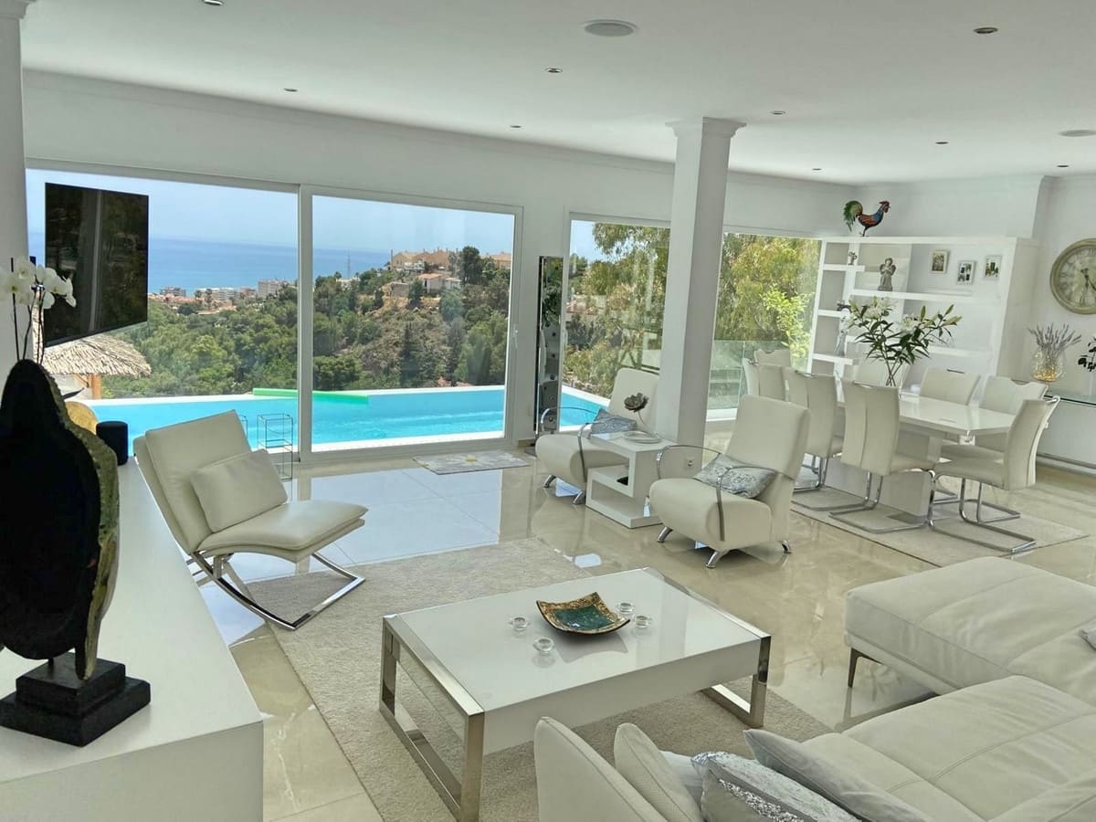 4 soveværelse Villa til salg i Fuengirola med swimmingpool garage - € 1.295.000 (Ref: 8262939)