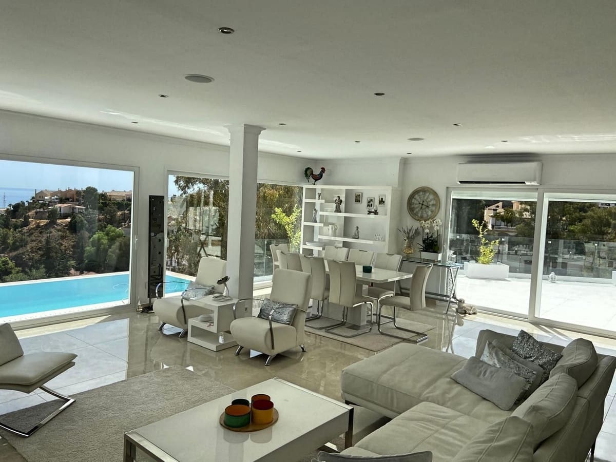 4 soveværelse Villa til salg i Fuengirola med swimmingpool garage - € 1.295.000 (Ref: 8262939)