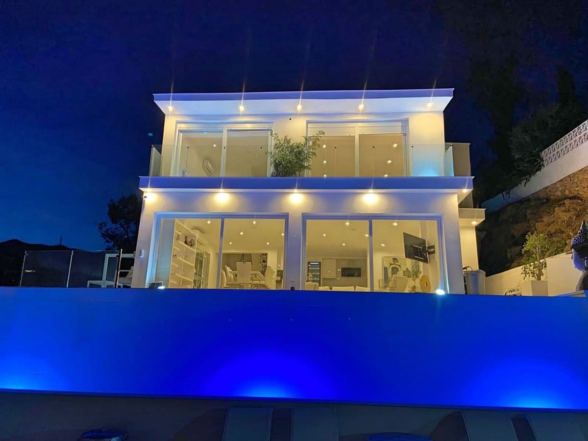 4 soveværelse Villa til salg i Fuengirola med swimmingpool garage - € 1.295.000 (Ref: 8262939)