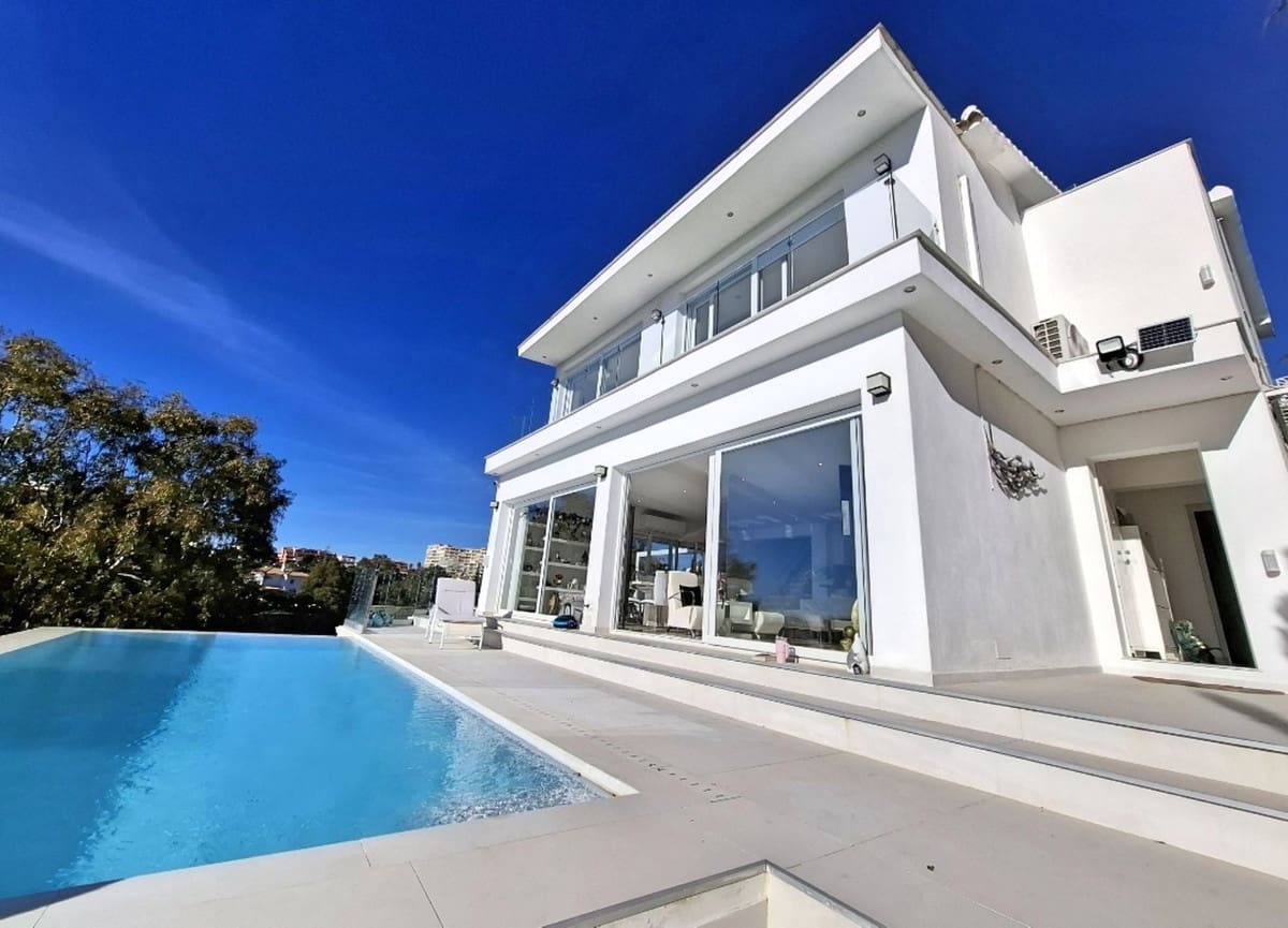 4 soveværelse Villa til salg i Fuengirola med swimmingpool garage - € 1.295.000 (Ref: 8262939)