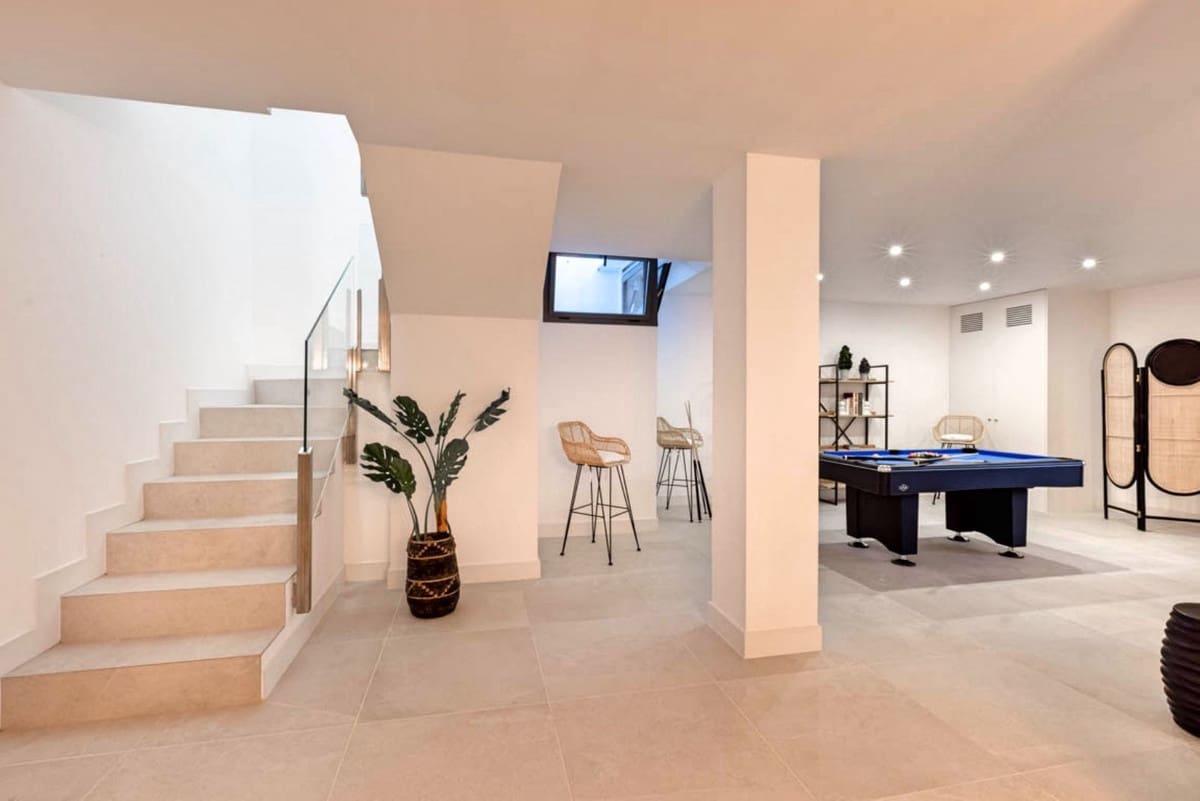 2 bedroom Apartment for sale in Cabopino with pool garage - € 690,000 (Ref: 8413914)