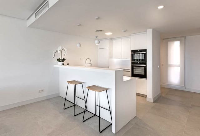 2 soveværelse Lejlighed til salg i Cabopino, Marbella med swimmingpool garage - € 690.000 (Ref: 8413914)