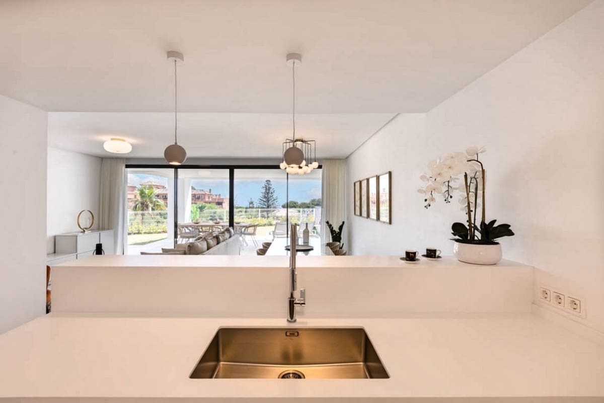 2 bedroom Apartment for sale in Cabopino with pool garage - € 690,000 (Ref: 8413914)