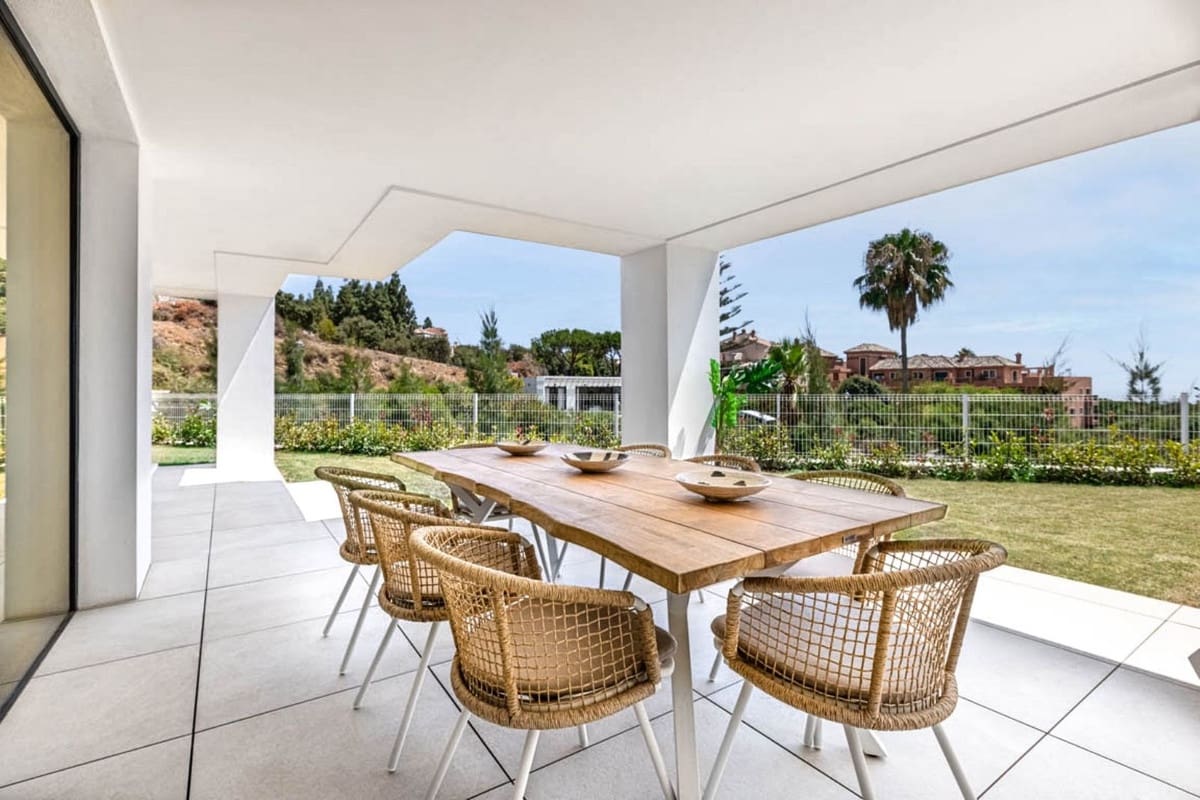 2 bedroom Apartment for sale in Cabopino with pool garage - € 690,000 (Ref: 8413914)