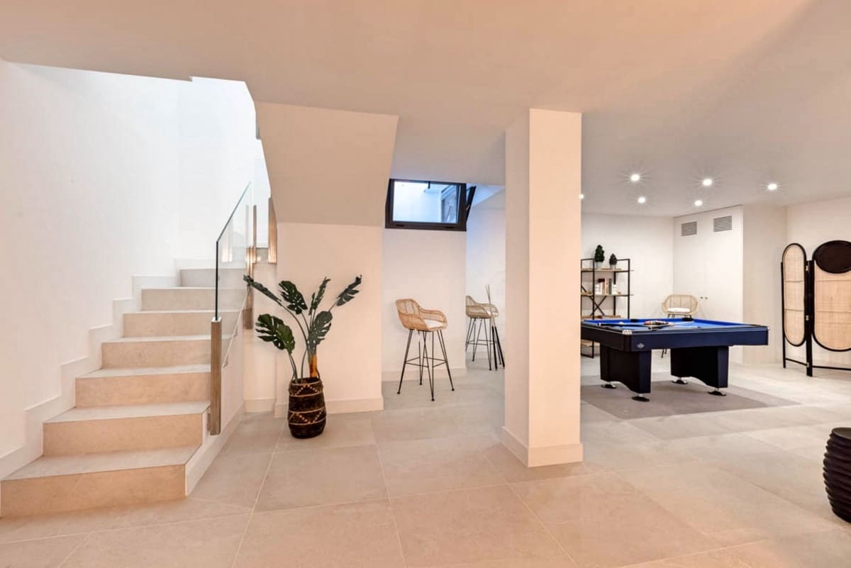 2 bedroom Apartment for sale in Cabopino with pool garage - € 690,000 (Ref: 8413914)