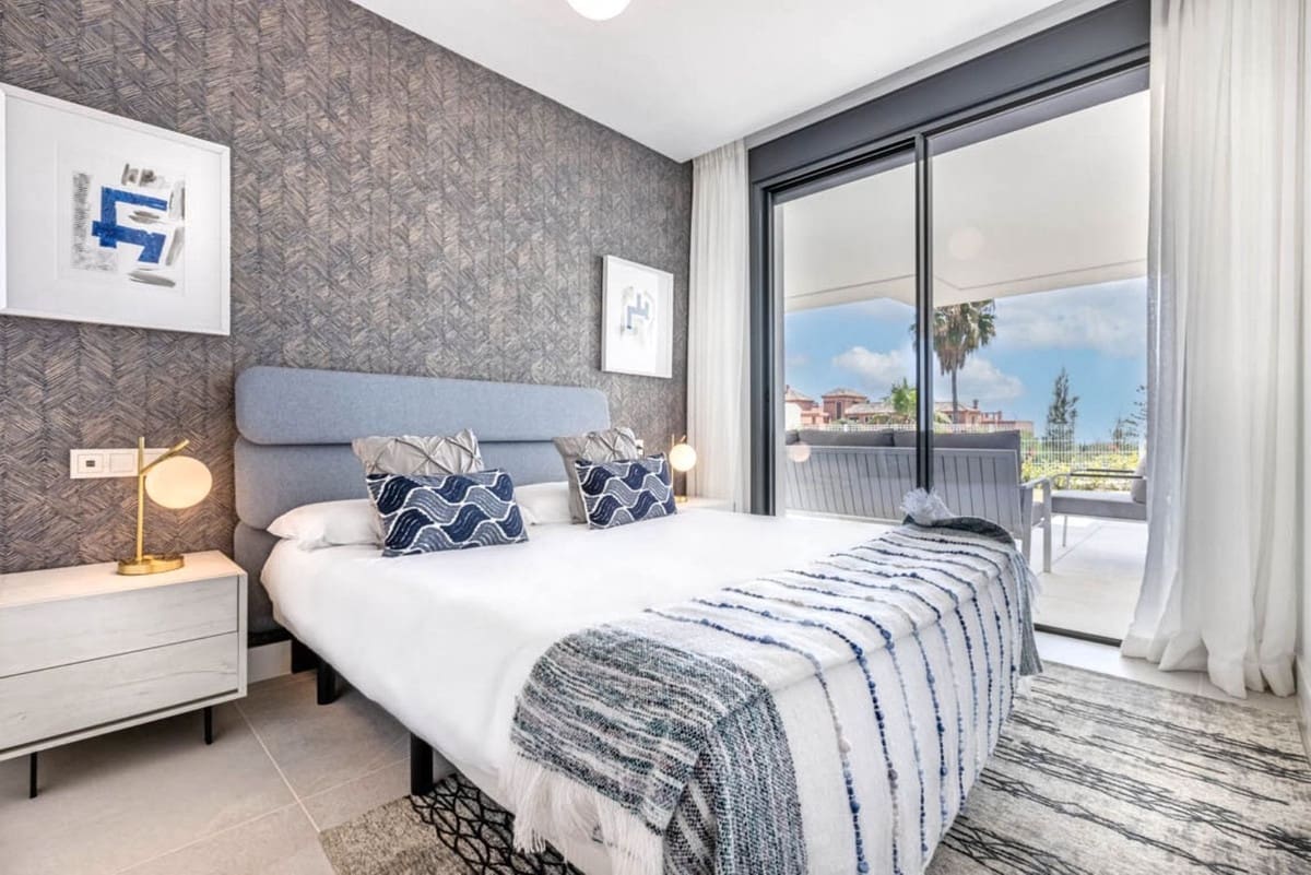 2 bedroom Apartment for sale in Cabopino with pool garage - € 690,000 (Ref: 8413914)