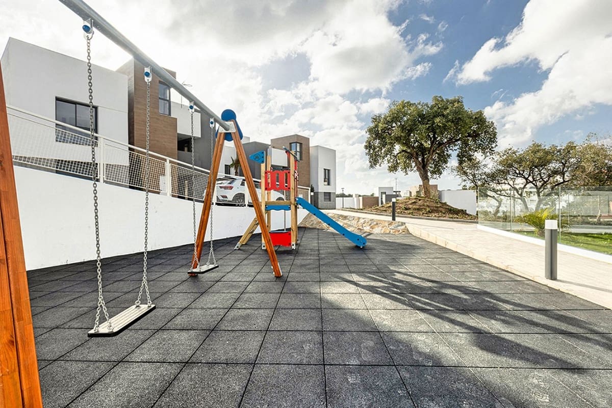 2 bedroom Apartment for sale in Cabopino with pool garage - € 690,000 (Ref: 8413914)