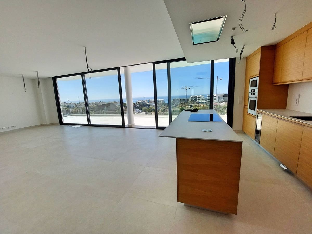 Apartamento de 3 habitaciones en Fuengirola en venta con piscina garaje - 675.000 € (Ref: 8418455)