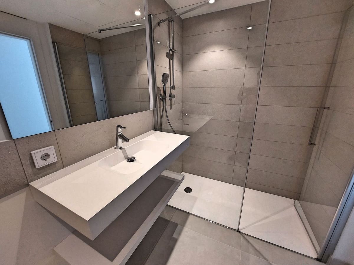 Apartamento de 3 habitaciones en Fuengirola en venta con piscina garaje - 675.000 € (Ref: 8418455)