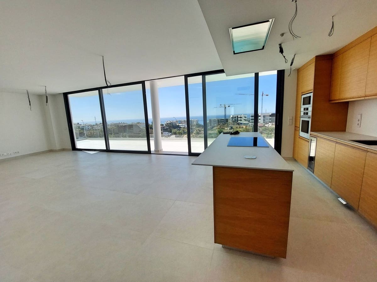 3 bedroom Apartment for sale in Fuengirola with pool garage - € 675,000 (Ref: 8418455)
