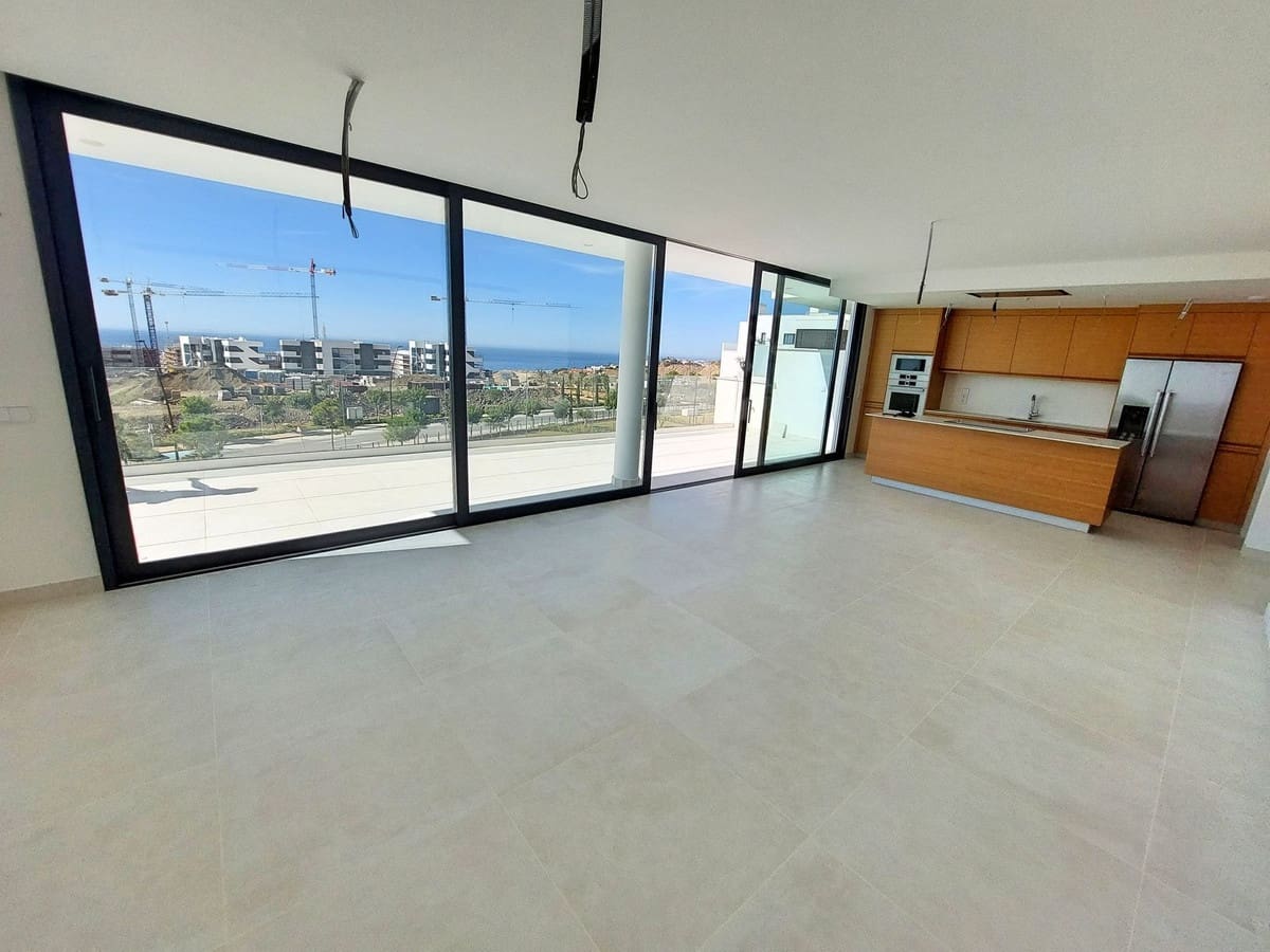3 bedroom Apartment for sale in Fuengirola with pool garage - € 675,000 (Ref: 8418455)