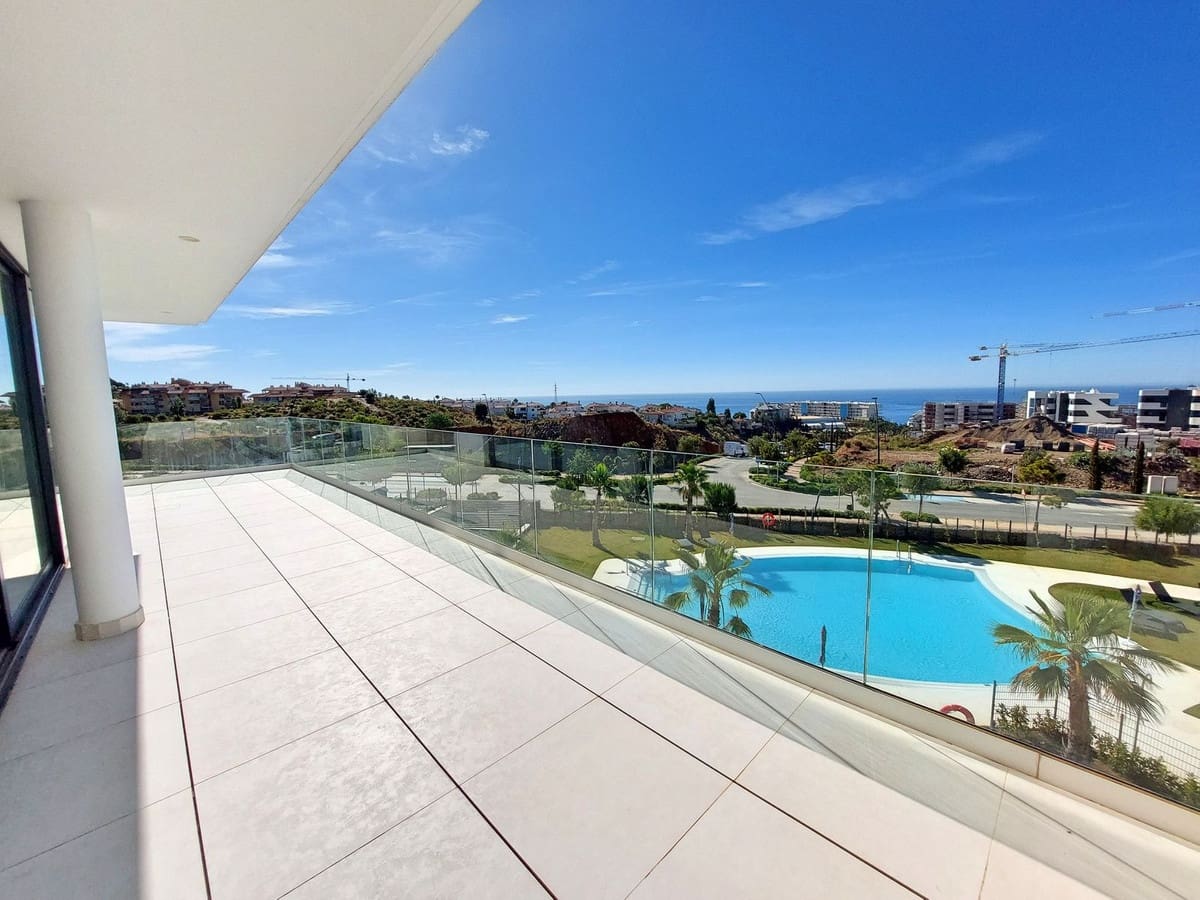 3 bedroom Apartment for sale in Fuengirola with pool garage - € 675,000 (Ref: 8418455)