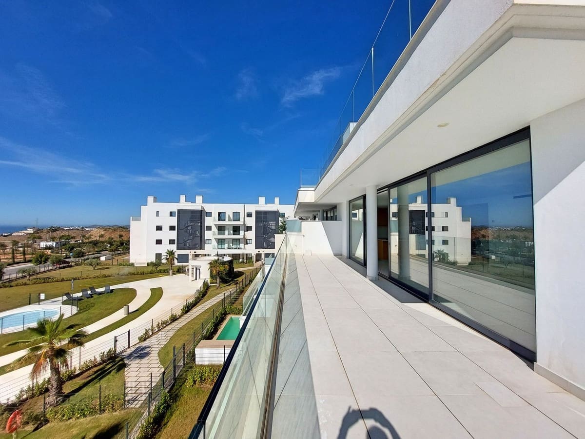 3 bedroom Apartment for sale in Fuengirola with pool garage - € 675,000 (Ref: 8418455)