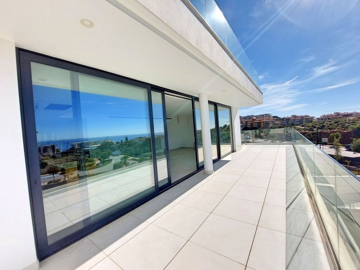 3 bedroom Apartment for sale in Fuengirola with pool garage - € 675,000 (Ref: 8418455)