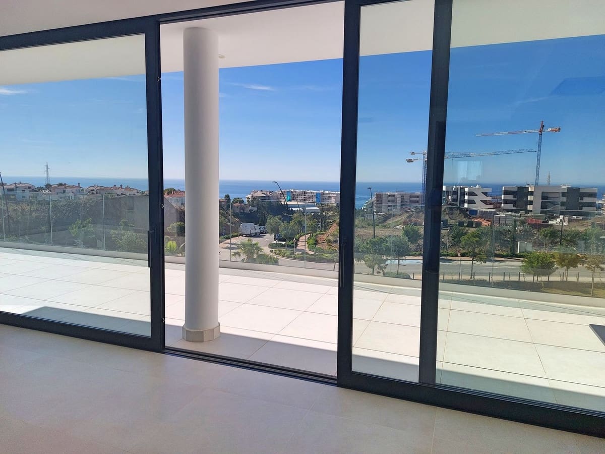 3 bedroom Apartment for sale in Fuengirola with pool garage - € 675,000 (Ref: 8418455)