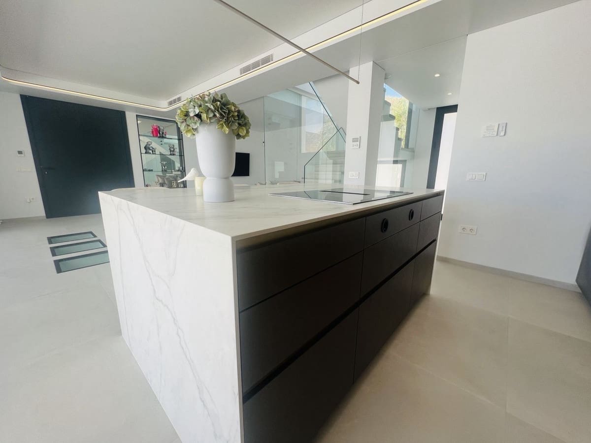 Chalet de 4 habitaciones en La Cala de Mijas en venta con piscina garaje - 1.795.000 € (Ref: 8999781)