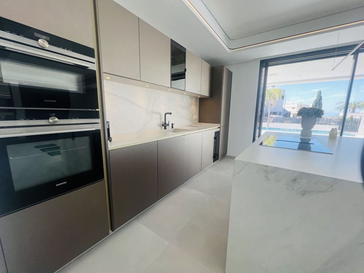 Chalet de 4 habitaciones en La Cala de Mijas en venta con piscina garaje - 1.795.000 € (Ref: 8999781)